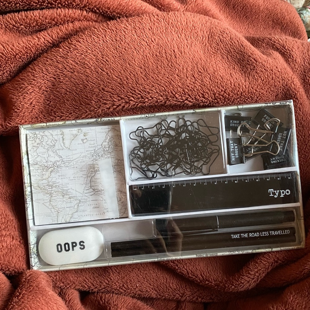 B&W Travel Theme Trendy Stationary Set